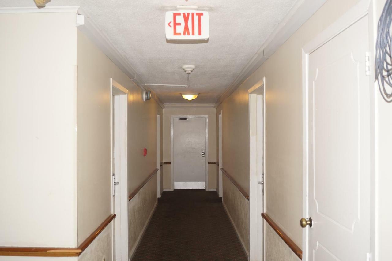 Country Squire Inn And Suites Coshocton エクステリア 写真